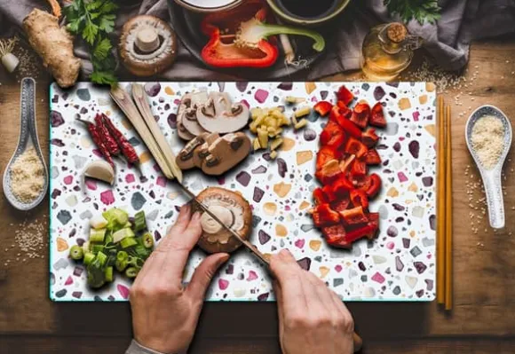 SKÄRBRÄDA I GLASPLATTA 52x30 MOSAIK