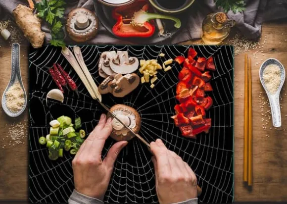 SKÄRBRÄDA I GLASPLATTA 52x40 SVART