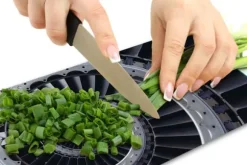 SKÄRBRÄDA I GLASPLATTA 52x30 SVART