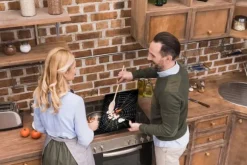 SKÄRBRÄDA I GLASPLATTA 52x40 SVART