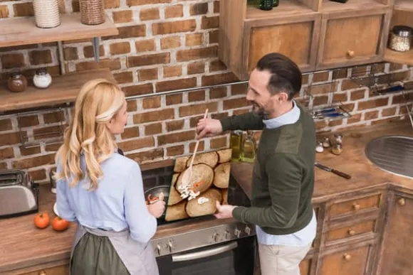 SKÄRBRÄDA I GLASPLATTA 52x40 TRÄ