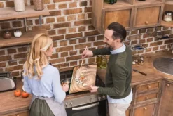 SKÄRBRÄDA I GLASPLATTA 52x40 TRÄ