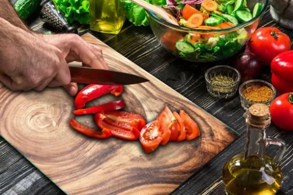 SKÄRBRÄDA I GLASPLATTA 52x40 TRÄ