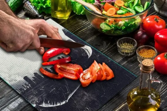 SKÄRBRÄDA I GLASPLATTA 52x40 VIT