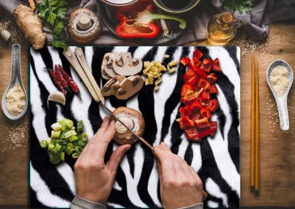 SKÄRBRÄDA I GLASPLATTA 52x40 ZEBRA