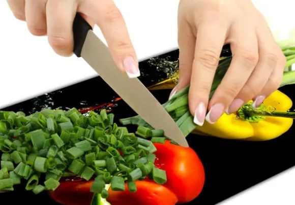 SKÄRBRÄDA I HÄRDAT GLAS 30x22 PEPPER