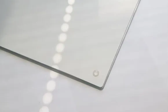 SKÄRBRÄDA I HÄRDAT GLAS 30x22 PEPPER