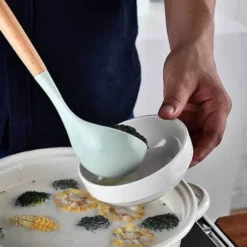 Soppslev Serveringssked Silikon Bekvämt Grepp Värmebeständigt Köksredskap med Trähandtag för Hushåll