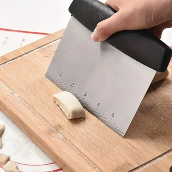 Spatel, skrapa för kakor och pajer 15 cm med skala och handtag