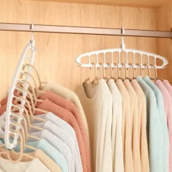 Ställ- och roterbar klädhängare