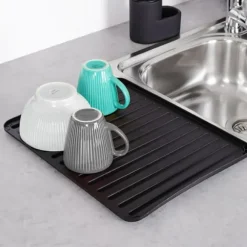 Svart diskmatta 39,5x30,5 cm
