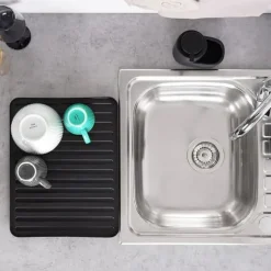 Svart diskmatta 39,5x30,5 cm