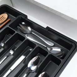 Svart utdragbar besticklåda 33-56,5x37,5 cm