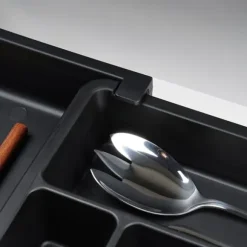 Svart utdragbar besticklåda 33-56,5x37,5 cm