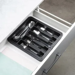 Svart utdragbar besticklåda 33-56,5x37,5 cm