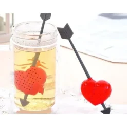 Teaboll - Deco Maison - Hjärta genomborrat av en pil - Plast - 16 cm - Kökstillbehör