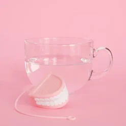 TEIGLASS Lös tänder TILL GÅVA Rolig för en kopp