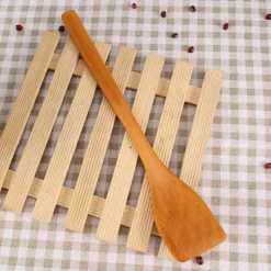 Träspatelvändare i trä, stekt spatel, köksredskap, spade (ljus träfärg)