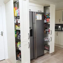 Utdragbart Köksskafferi med Justerbar Höjd– 46 cm (D) x 170-195 cm (H) | Mjuk stängning | MonsterShop