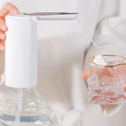 Vattendispenser ABS Elektrisk USB Intelligent Kvantitativ Spray Lack Dryckspump för utomhusbruk Silvery