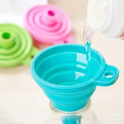 Vikbar kökssilikontratt för flytande överföring av vattenflaskor - livsmedelskvalitet, slumpmässig färg