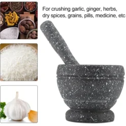 Vitlökskvarn i plast - köksredskap för att mala kryddor och örter