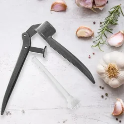 Vitlökspress i aluminium med rengöringsmedel 15,5 cm 2 st.