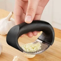 Vitlökspress i Stål – Garlic Press Handtag – Svart