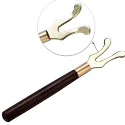 Värmeisolerande teklämma gaffel med trähandtag - gjutjärnshuvud